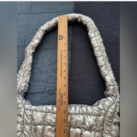 Silence +Noise Urban Outfitters Max Pucker Quilted Crossbody Bag NWOT Silver - Picture 6 of 7